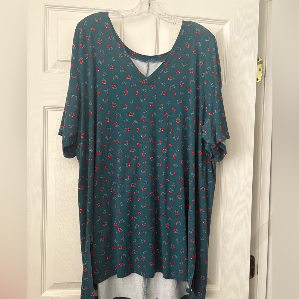 Torrid 4X green floral favorite tunic super soft v-neck side slit tee NWT